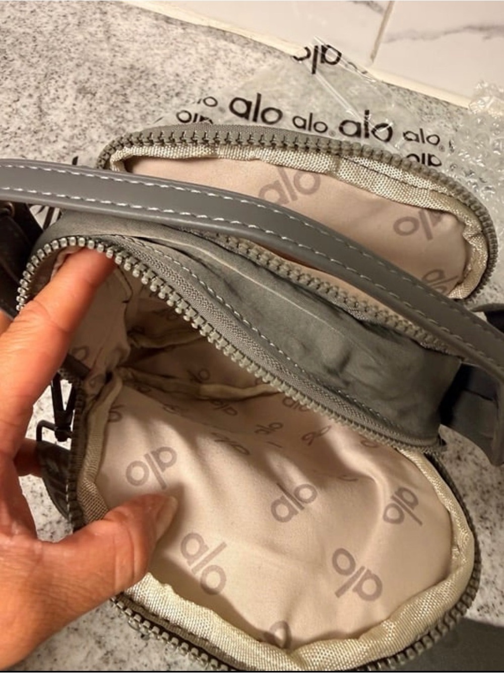 Alo Yoga unisex slate gray Crossbody Bag or shoulder bag - Picture 11 of 11